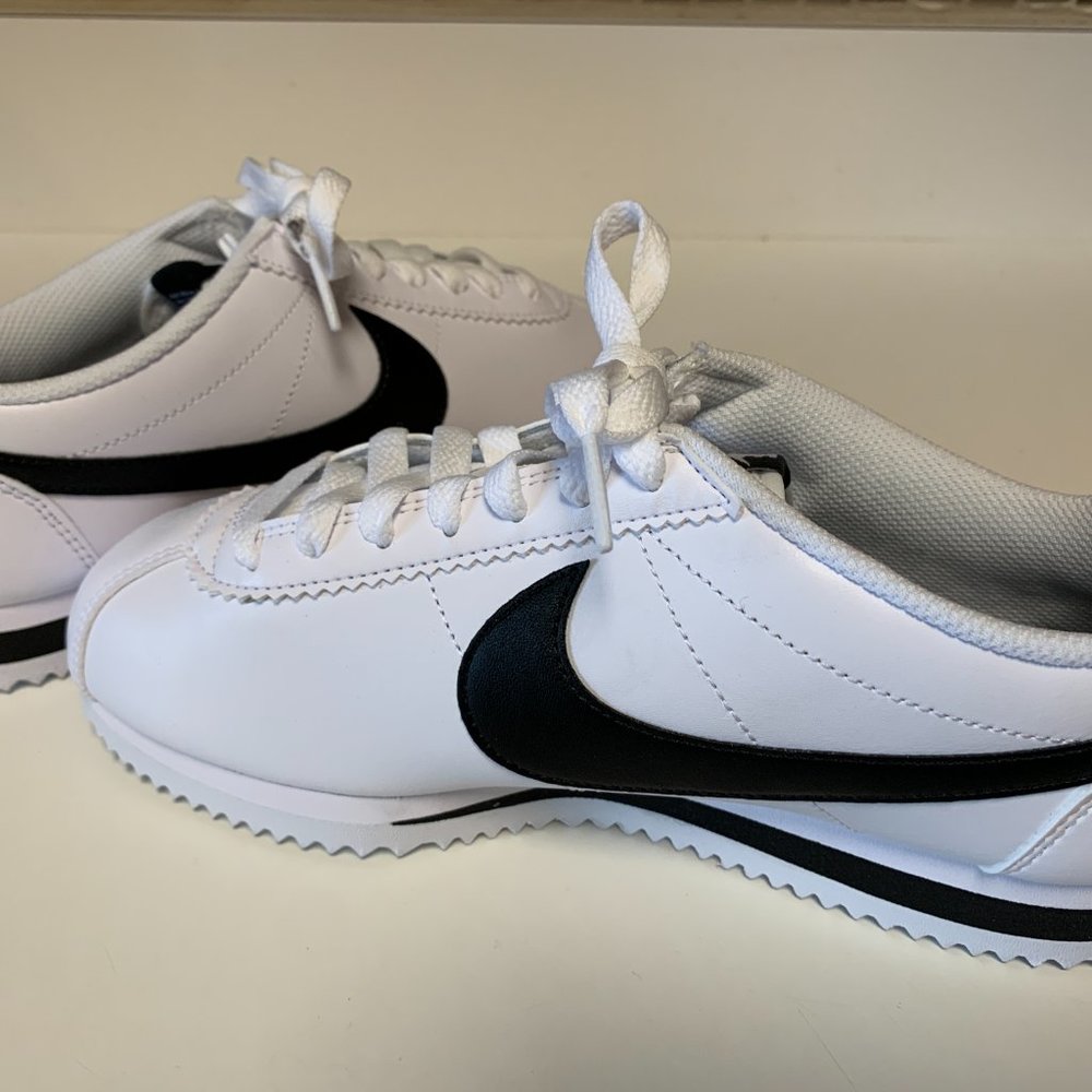 Nike Classic Cortez White/ Black Size 7